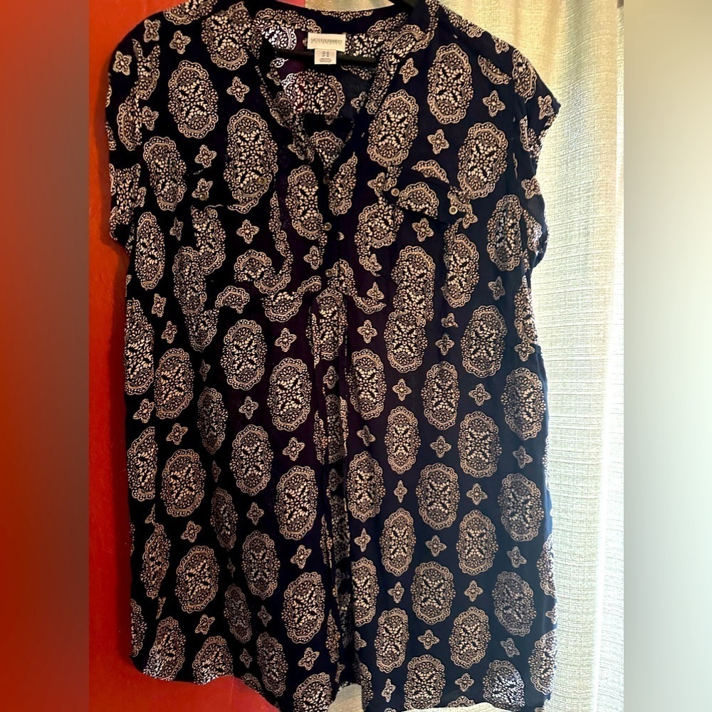 Motherhood Maternity light weight draw string short sleeve shirt, size medium